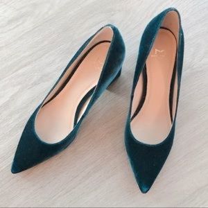 Marc Fisher Peacock Green Velvet Pumps Size 8
